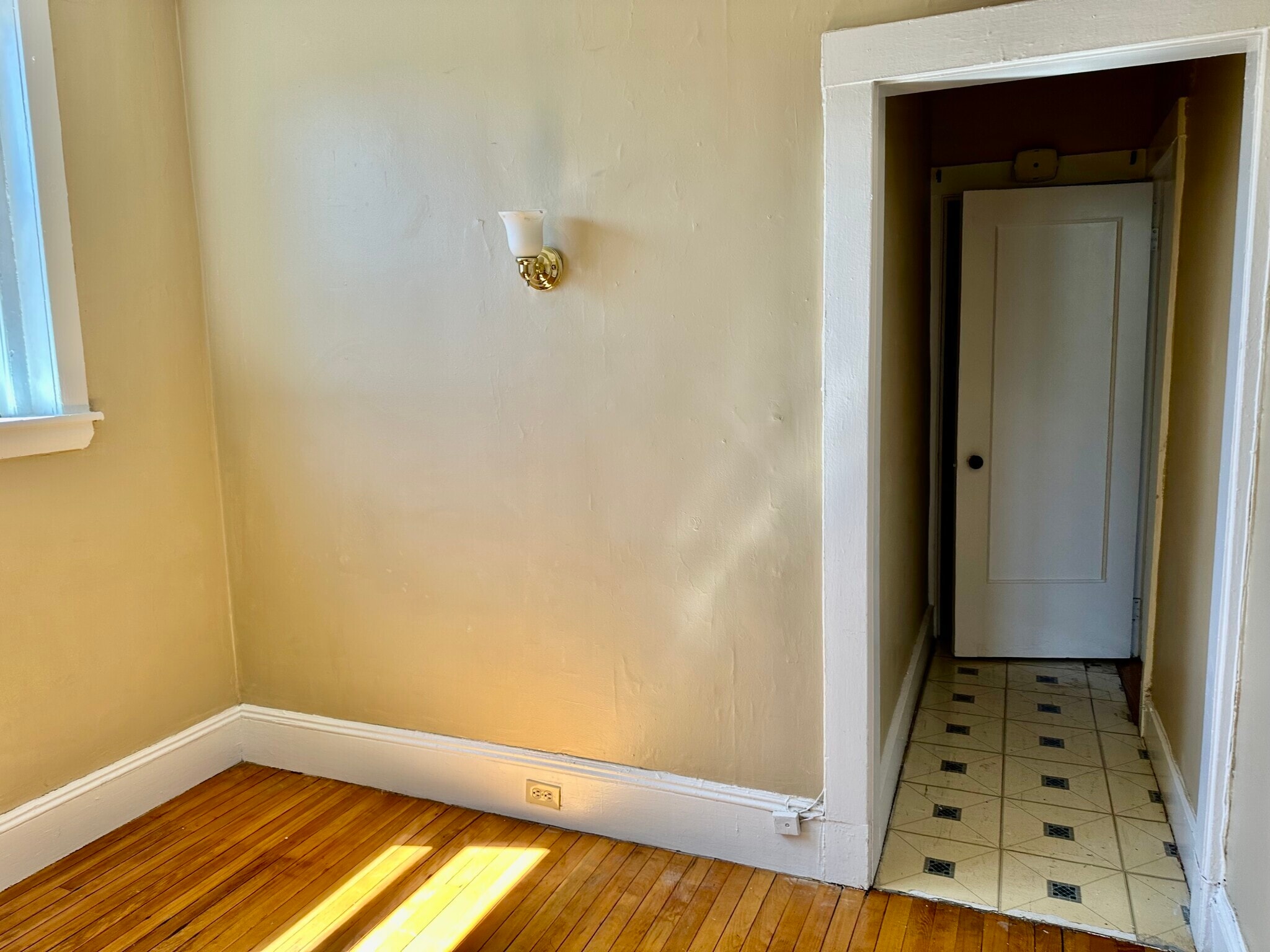 Building Photo - 74 Egmont St