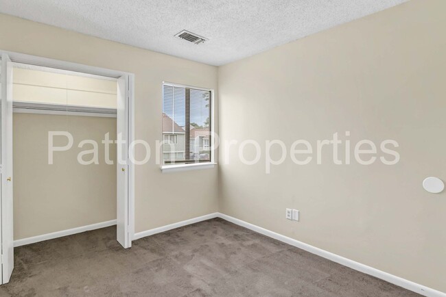 Building Photo - Point Arcadia Townhome