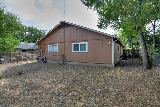 Building Photo - 5808 Emerald Forest Dr