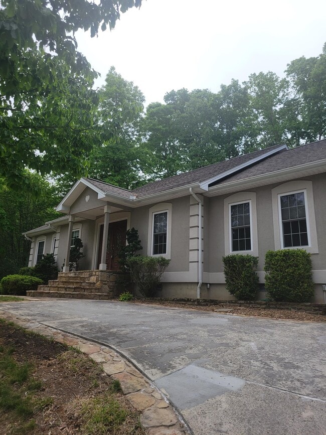 Building Photo - 11 Milnor Cir
