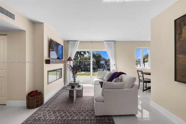 Building Photo - 10750 SW 43rd Ln