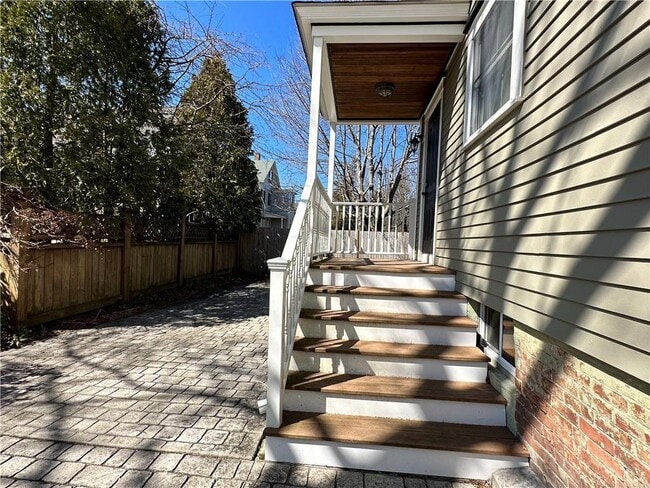 Building Photo - 53 Burton St