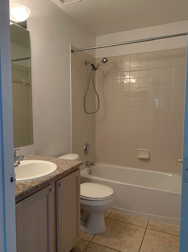 Building Photo - 231 Shady Oak Loop
