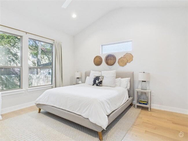 Building Photo - 3002 Sunridge Dr