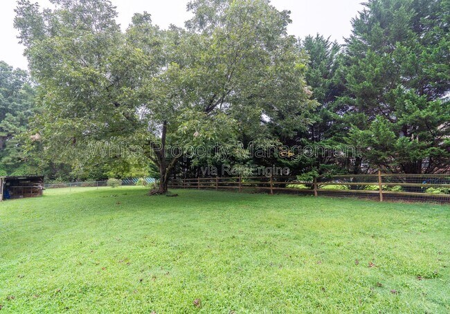 Building Photo - 12013 Idlewild Rd