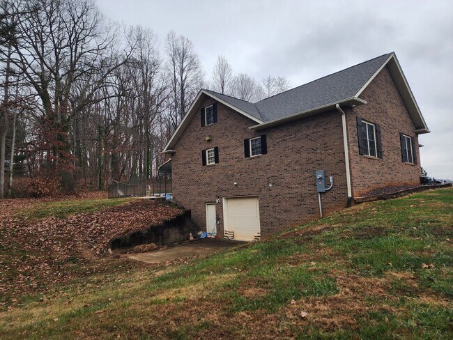 Building Photo - 7816 Cheatham Ford Rd