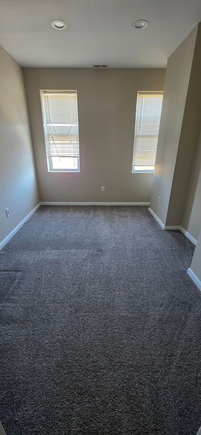 Building Photo - 238 N Rose St