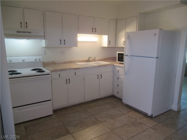Building Photo - 357 E Van Wagenen St