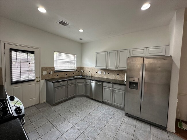 Building Photo - 2204 Gemini St