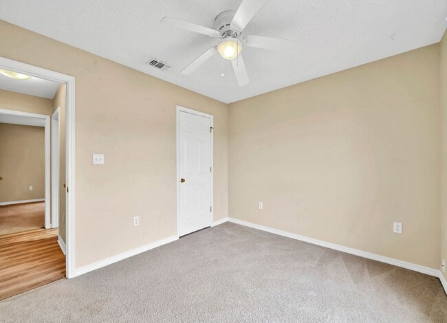 Building Photo - 4bed/2bath...Navarre home!