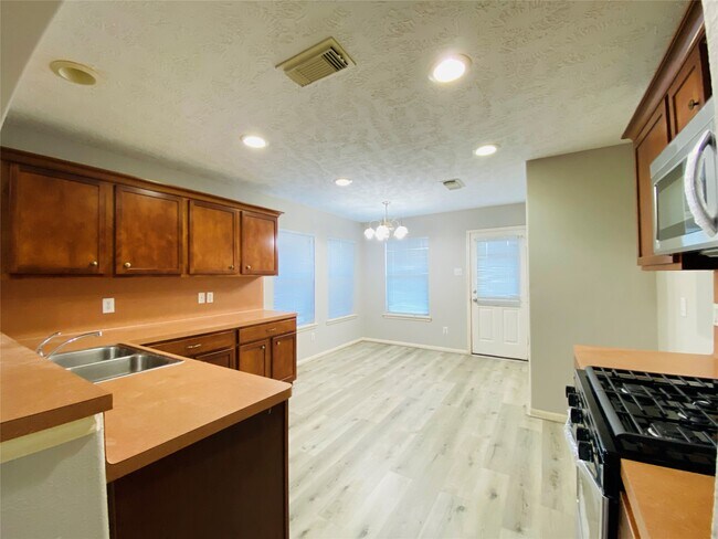 Building Photo - 19207 Caledonia Dr