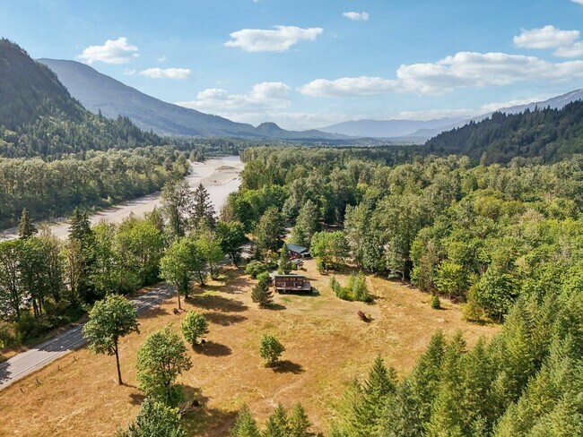 Building Photo - 14341 WA-530