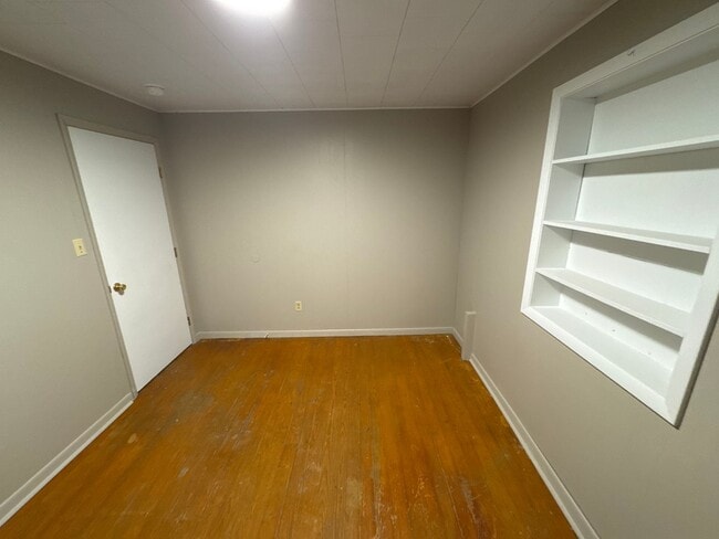 Building Photo - 3 Bedroom, 2 Bathroom updated home for $995!