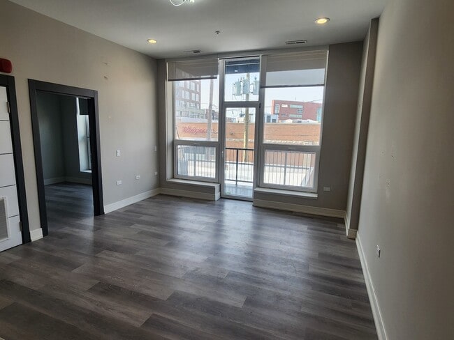 Building Photo - 2406 W Armitage Ave