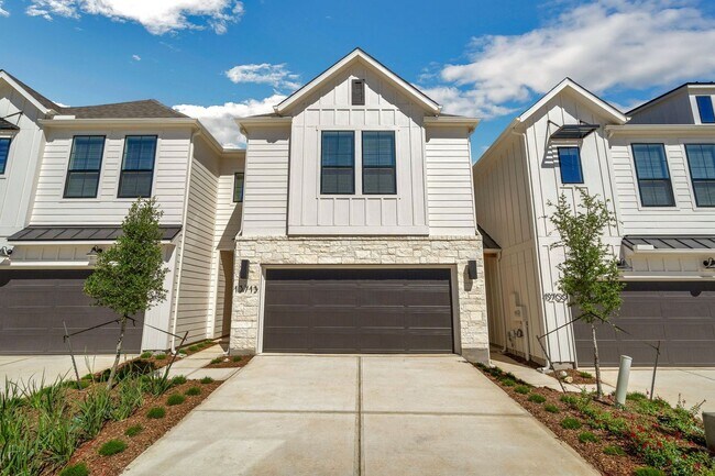 Primary Photo - Beautiful 4 Bedroom New Construction Luxur...