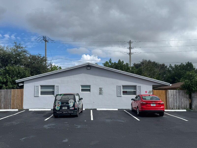 Building Photo - 2377 NW 52nd Ct
