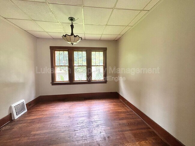 Building Photo - 819 Hoffman Ct