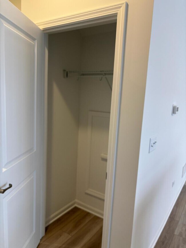 Building Photo - 450 Hathaway Ln