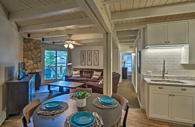 Primary Photo - 2400 Lodgepole Cir
