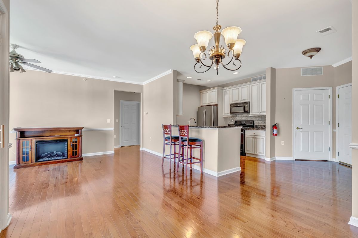 Building Photo - 632 Sophee Ln