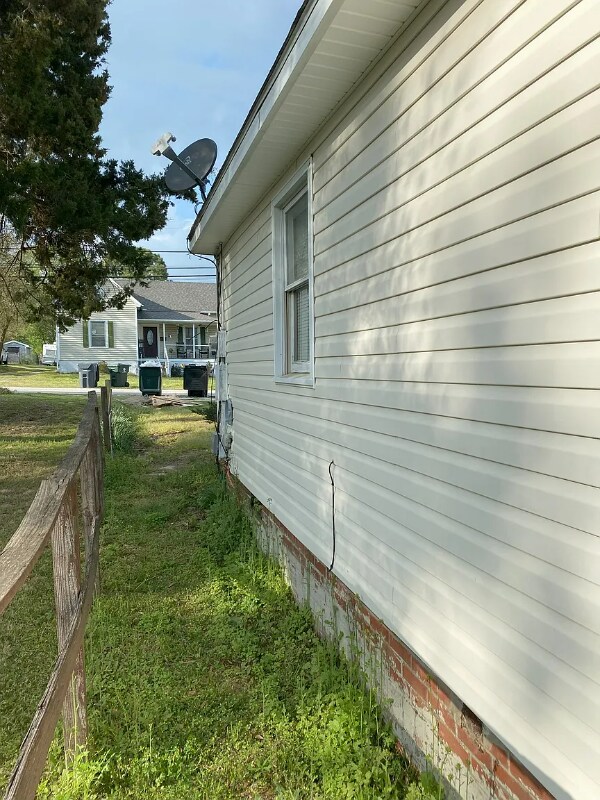 Building Photo - 109 E I St