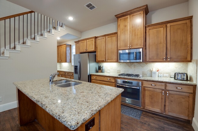 Building Photo - 713 Northwood Dr