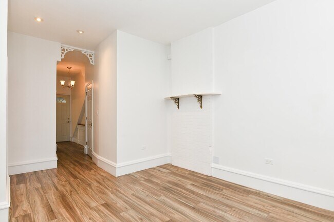 Building Photo - 606 59th St