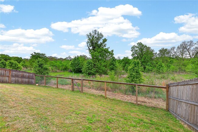 Building Photo - 967 E Sparrow Cir