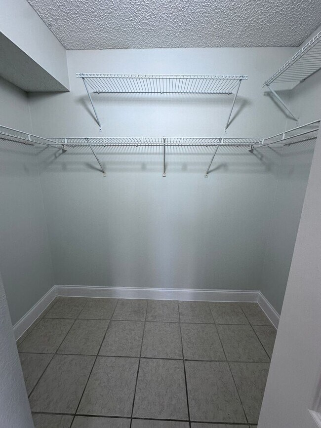 Building Photo - LARGE 3 BED/2.5 BA IN CORAL SPRINGS! Up to 3-Months Off!