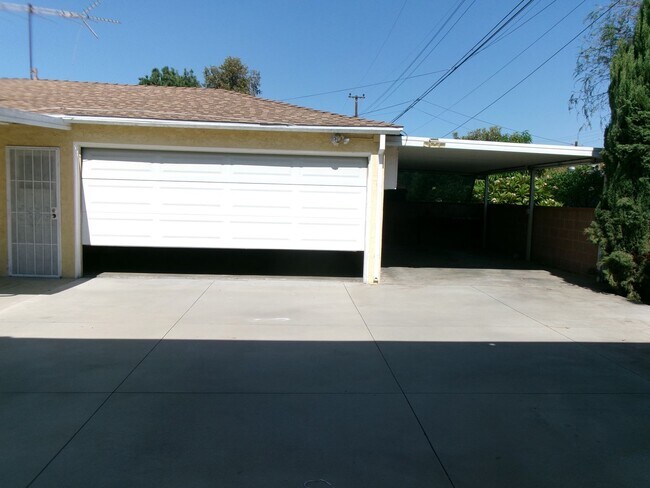 Building Photo - 9621 Cloverwood St