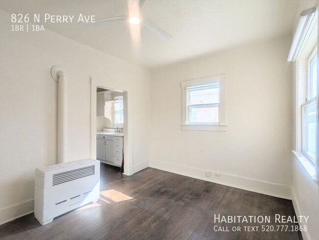 Building Photo - 826 N Perry Ave