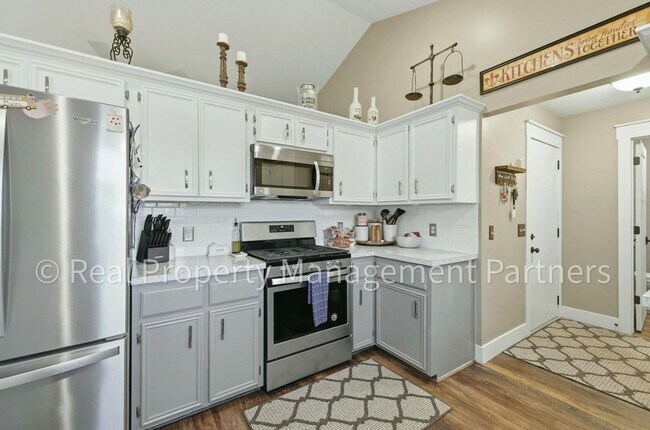 Building Photo - Updated 3-Bed Home with 2-Car Garage and Fenced in Yard on .23+ Acres, Near GVSU