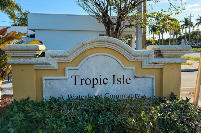 Building Photo - 2201 Florida Blvd