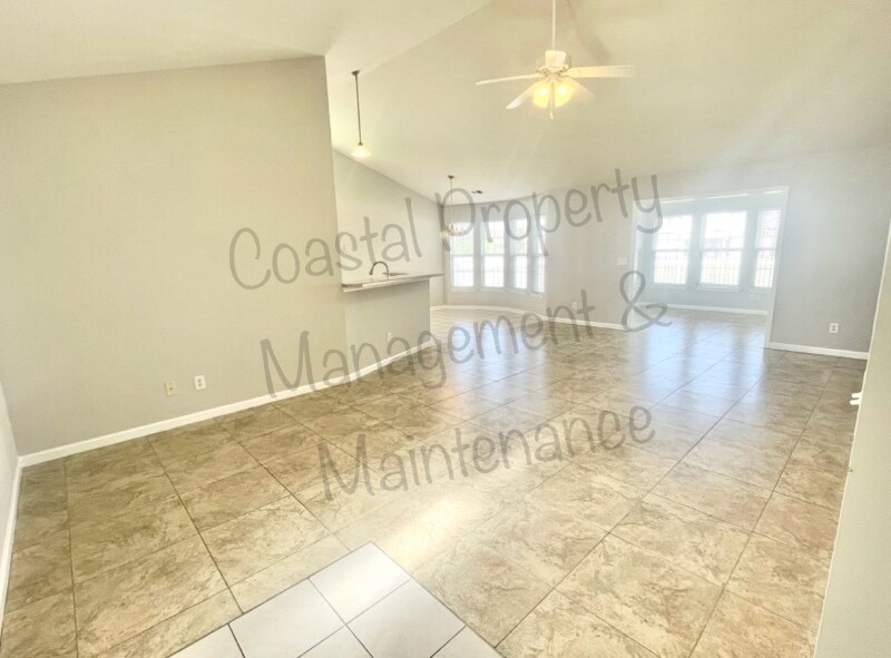 Building Photo - 1156 Great Lakes Cir
