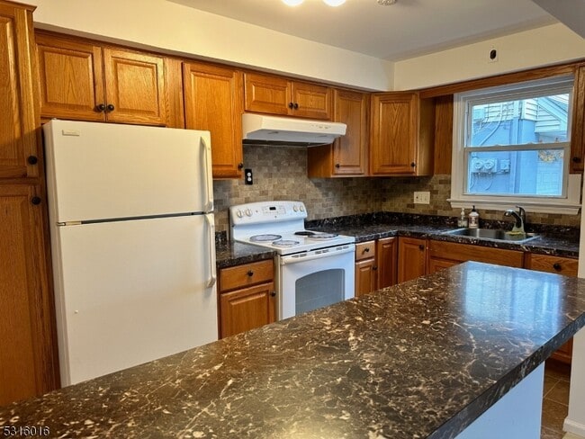 Building Photo - 1 Oak Grove Rd