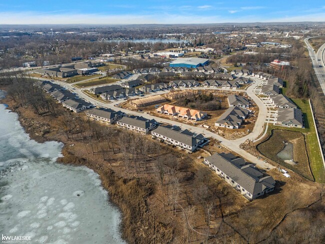 Building Photo - 10457 Pickerel Lk Dr