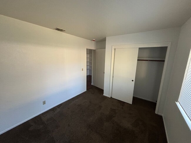 Building Photo - Rosemont Condo