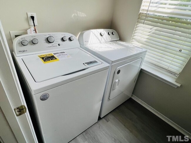 Building Photo - 4 Bedroom Single Family House in Morrisville RTP