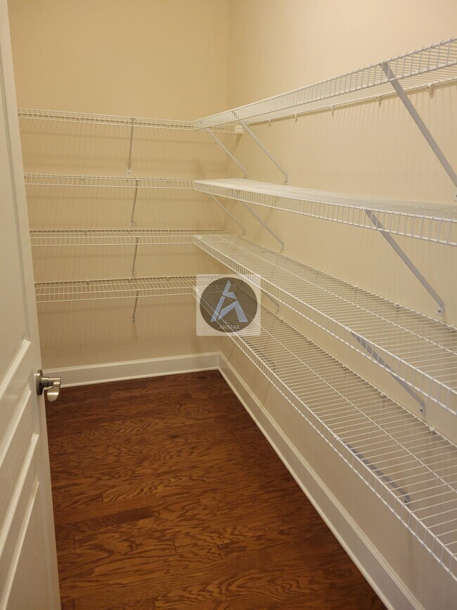 Building Photo - 1008 Applegate Dr