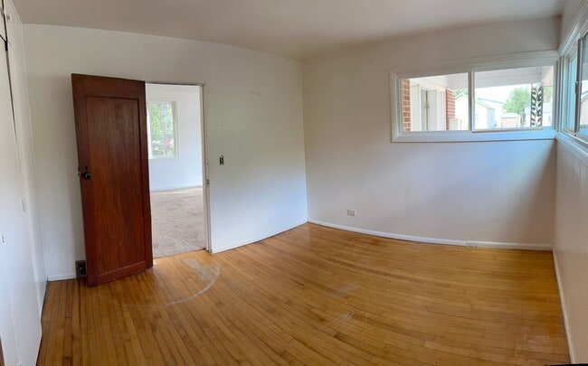 Building Photo - 1930s home with updates in quiet neighborhood