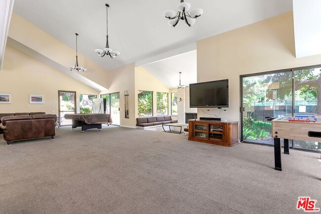 Building Photo - 1347 Avenida de Cortez