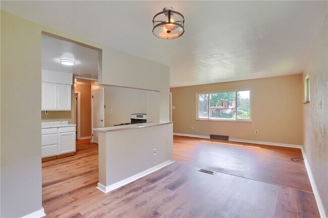 Building Photo - 194 Woodridge Dr