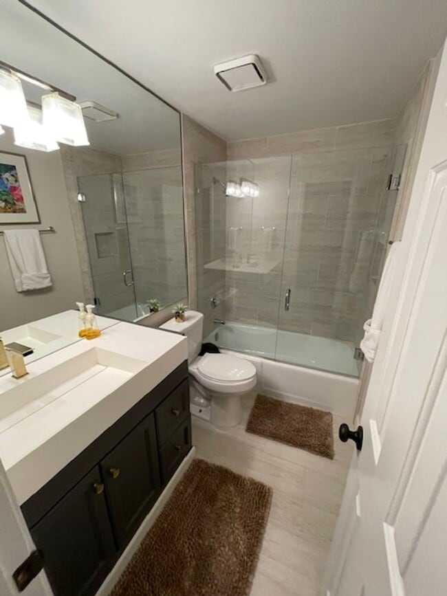 Building Photo - Stunning Furnished 3 Bedroom 3 Bath Condominium ON Piedmont Park!