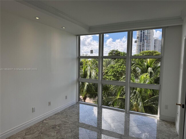 Building Photo - 2600 Island Blvd