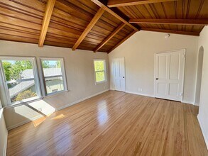Building Photo - 114