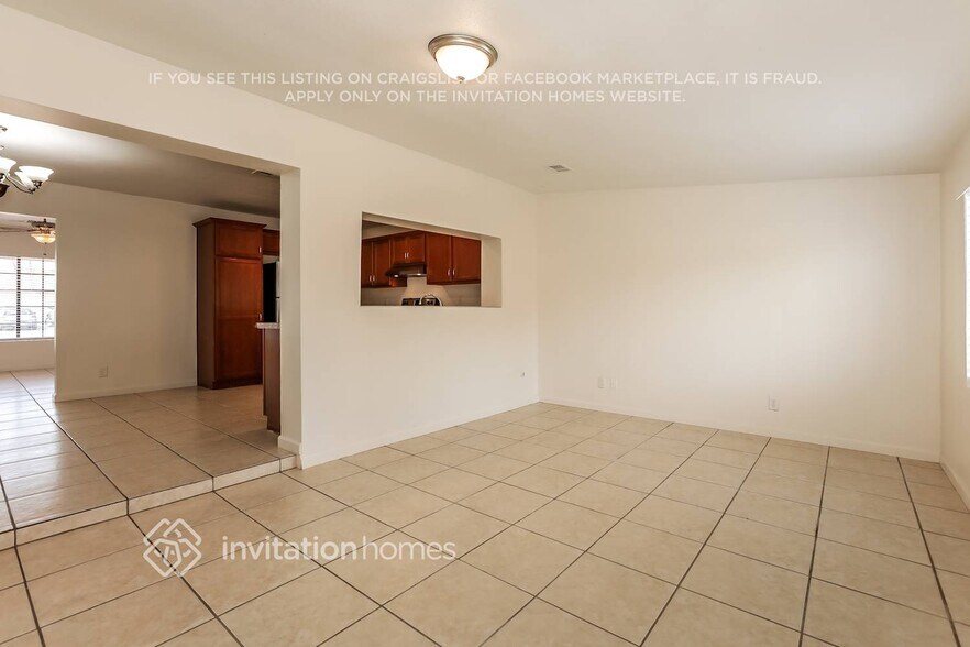 Building Photo - 907 N Wedgewood Dr