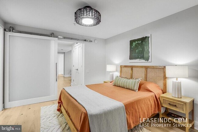 Building Photo - 1211 Van St SE