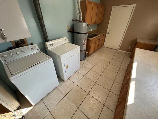 Building Photo - 113 Cedar St