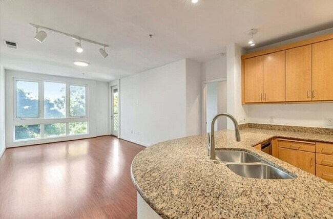 Building Photo - Bright 2BR / 2BA Condo with Balcony, Parking & Amenities in Central Dublin
