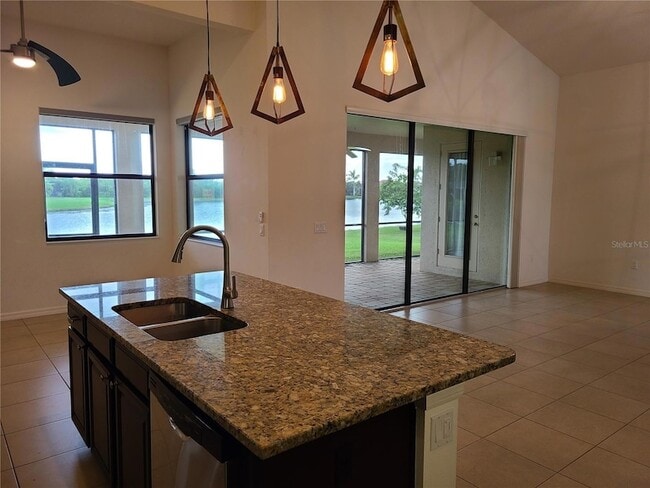 Building Photo - 629 Rosemary Cir